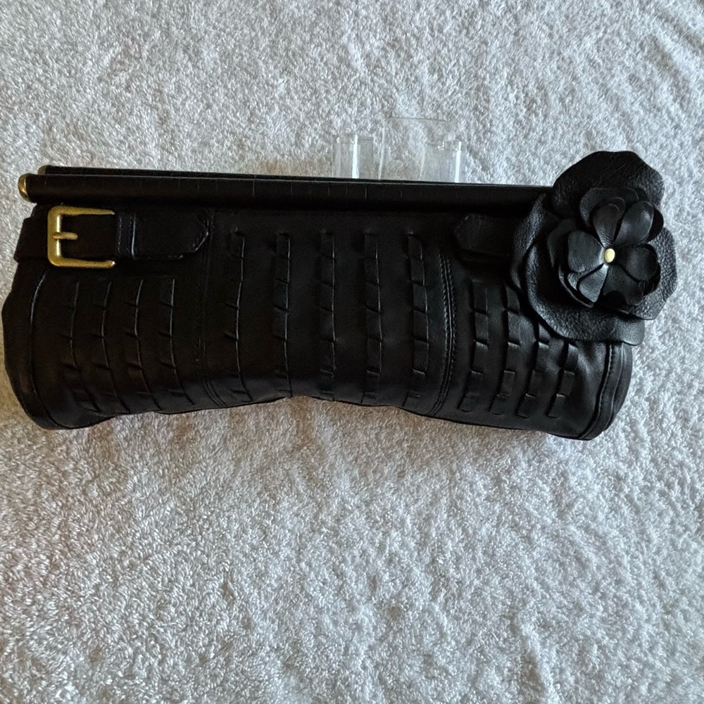 KENNETH COLE BLACK LEATHER CLUTCH